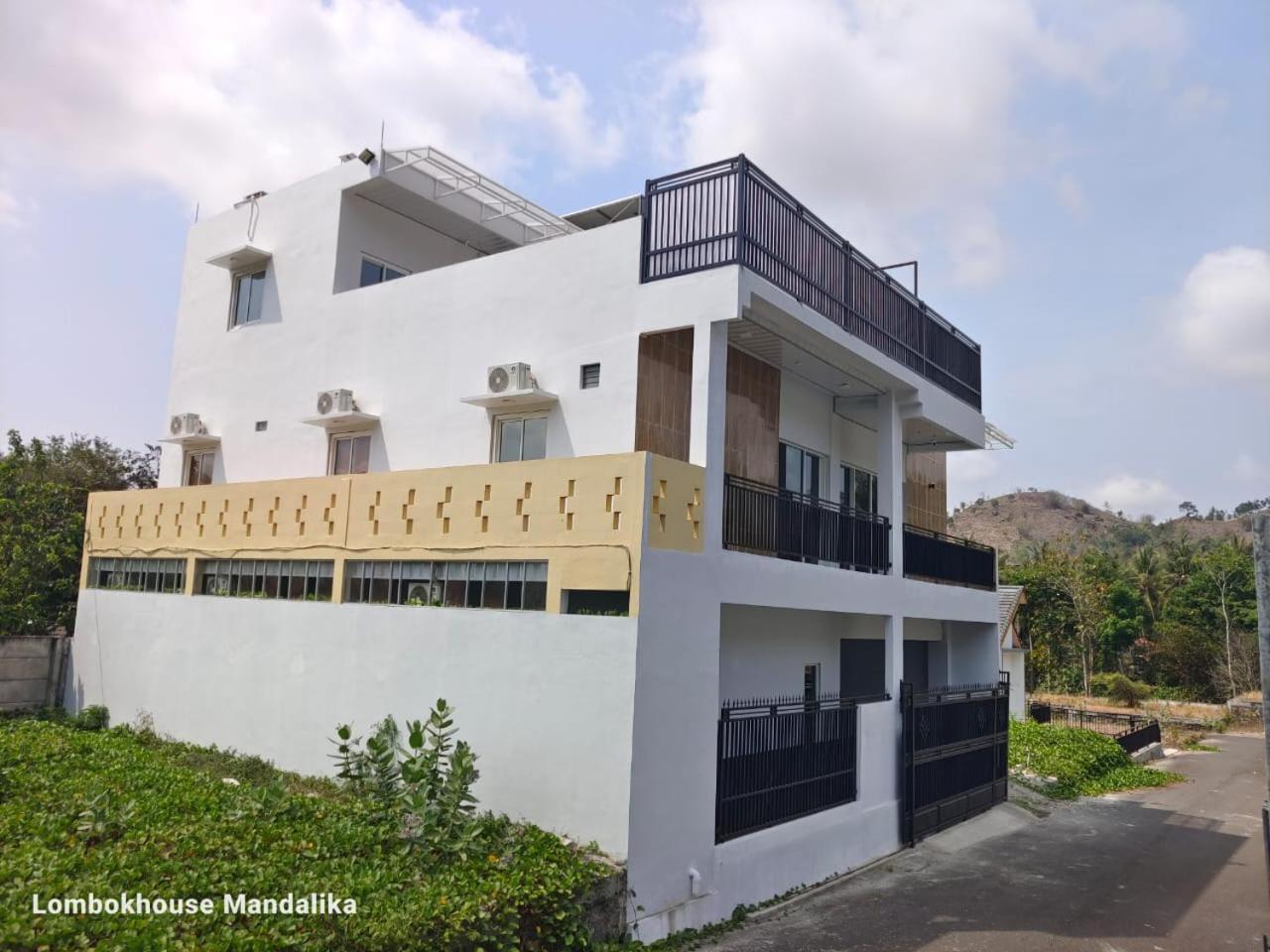 Hotel Lombokhouse Mandalika à Kuta  Extérieur photo